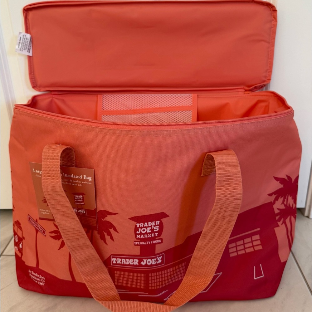 LIMITED Trader Joe's Large Reusable Insulated Bag Arroyo Bay Design / PEACH/ NWT - Picture 3 of 6